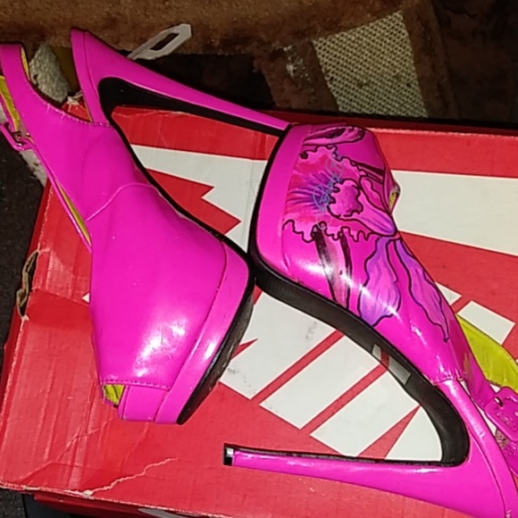 Ed hardy pumps - Picture 3 of 5